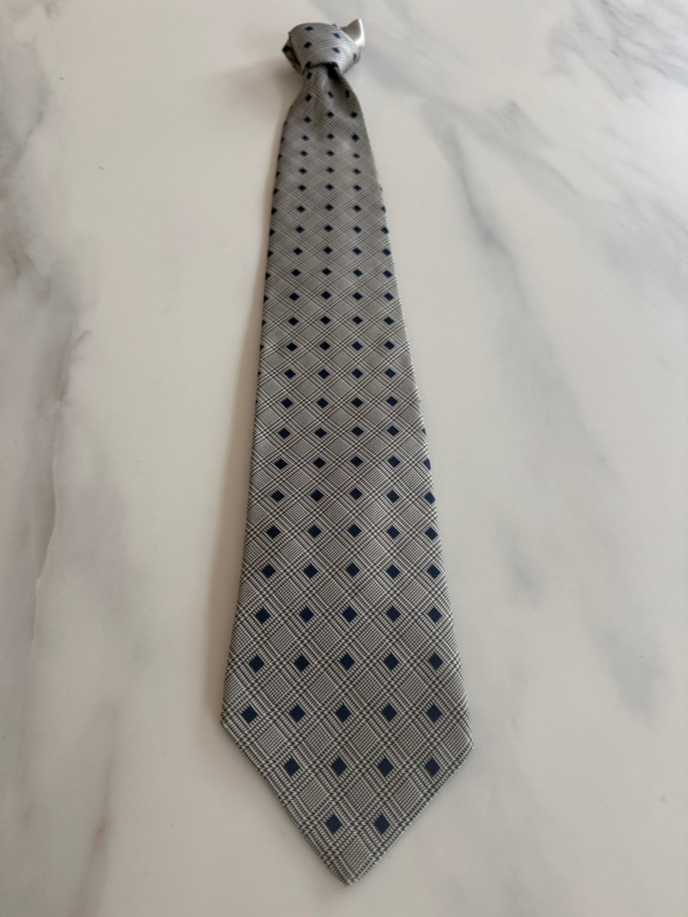 Men's Silver Gray Tommy Hilfiger Geometric Silk Tie with Navy Accents